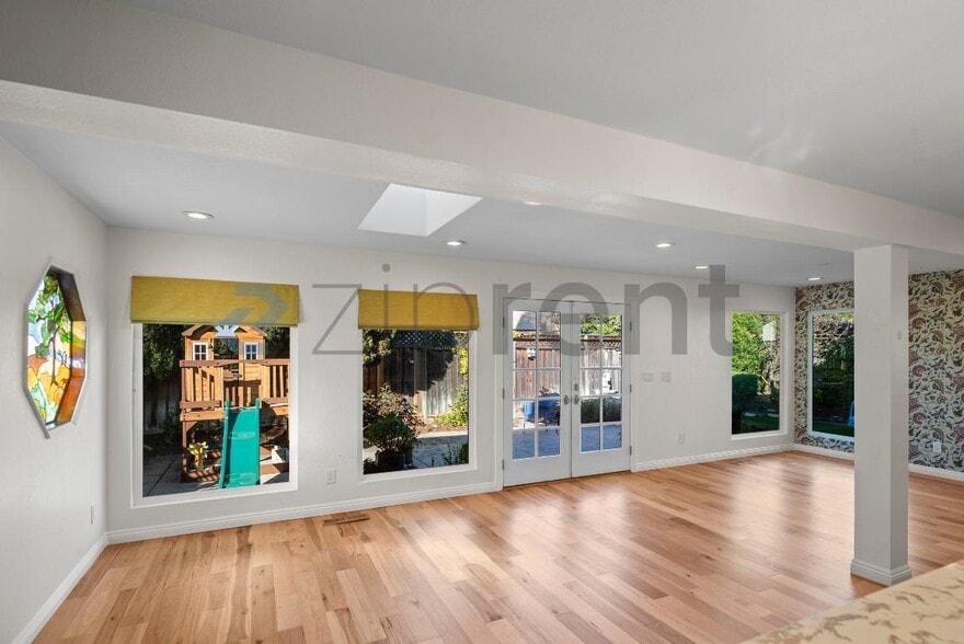 Building Photo - 743 Shawnee Ln