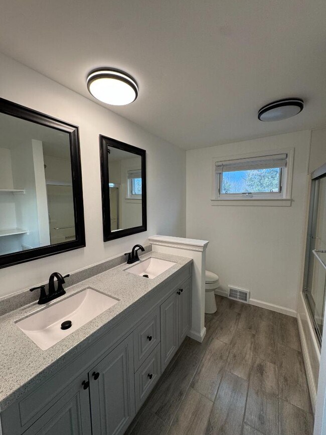 Building Photo - 8106 Warner Rd