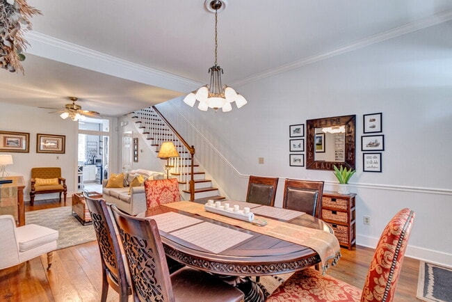 Building Photo - 513 E Harris St