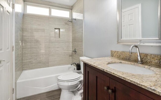 Building Photo - 24121 El Tiradore Cir