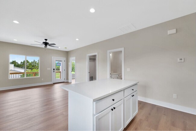 Building Photo - 357 Turnpike Rd