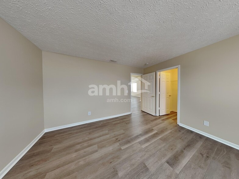 Building Photo - 8067 Lawrence Woods Pl