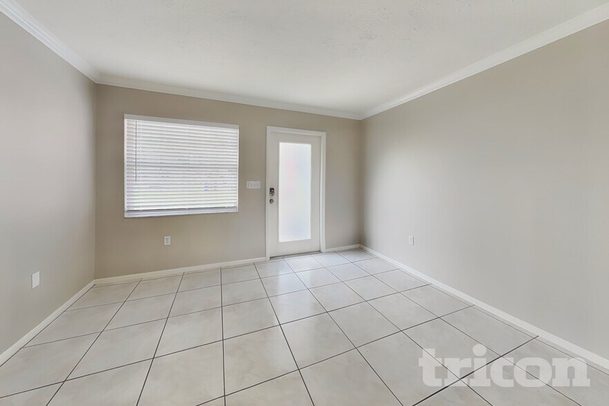 Building Photo - 8105 Longbay Blvd