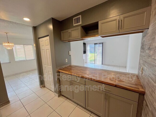 Building Photo - 5151 Picadilly Circus Ct