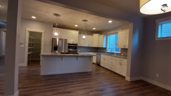 Building Photo - Magnificent Gig Harbor 4 Bed Home For Rent