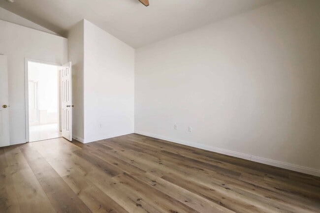 Building Photo - Shadowbrook Springs