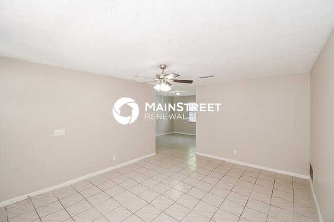 Building Photo - 3 Bedroom Pet-Friendly Home in orange park...