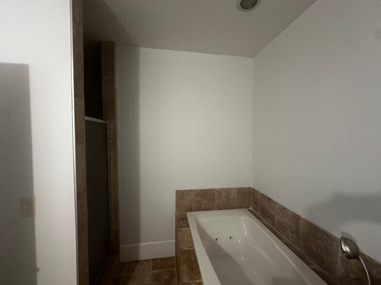 Building Photo - 15 E Court St