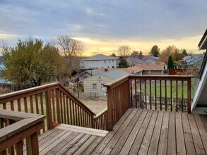 Building Photo - B Street