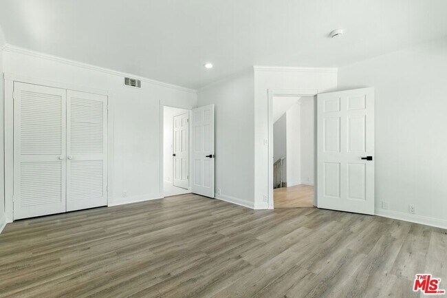 Building Photo - 4640 Laurelgrove Ave