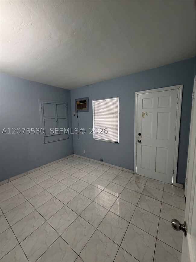 Building Photo - 951 SW 29th St