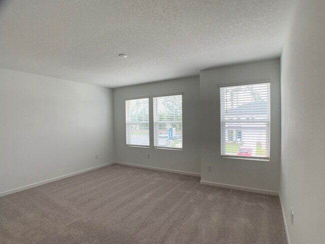 Building Photo - 697 Holly Lks Dr