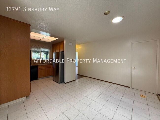 Building Photo - 33791 Sinsbury Way