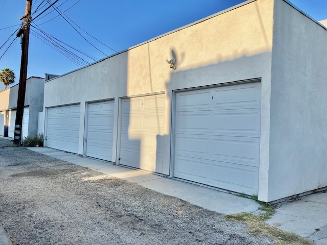 garage - 115 N Harper Ave