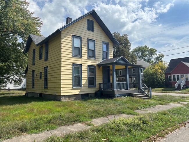 Primary Photo - 1000 Pratt St