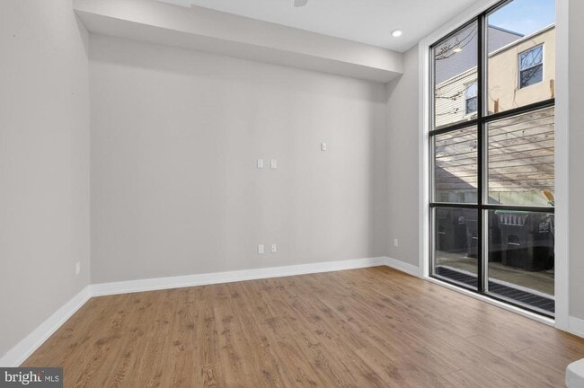 Building Photo - 2034 N Front St