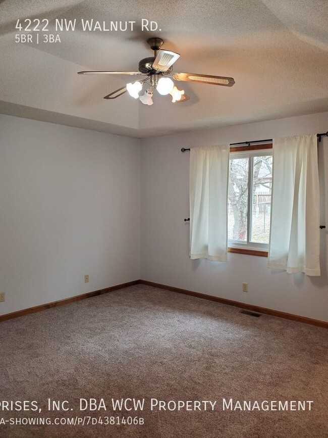 Building Photo - LOWER PRICE - 3BR + 2 bonus rooms in basem...