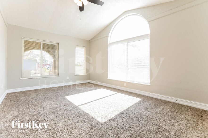 Building Photo - 19242 Edgewater Dr