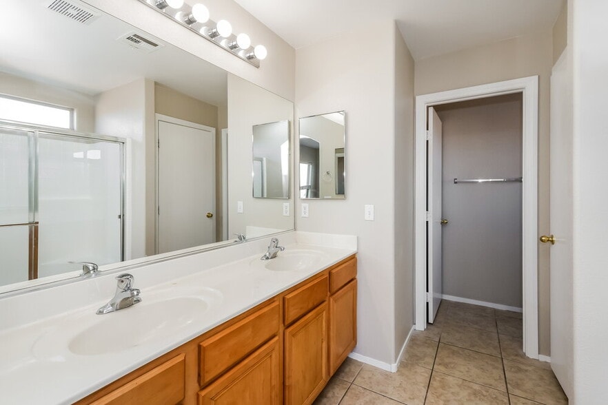 Building Photo - 6627 Brick House Ave