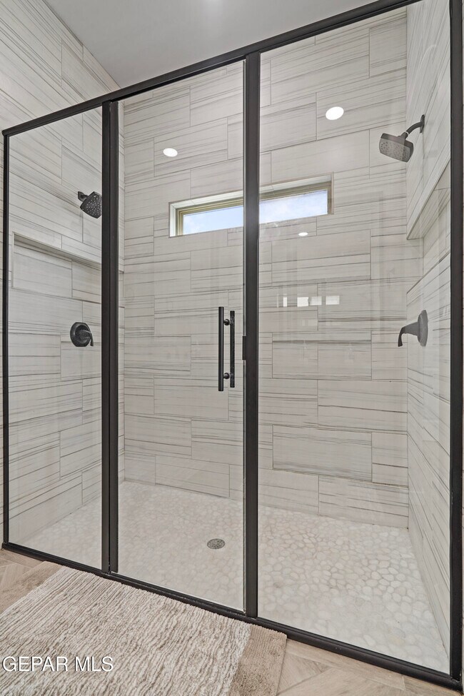 Building Photo - 12646 Amesbury