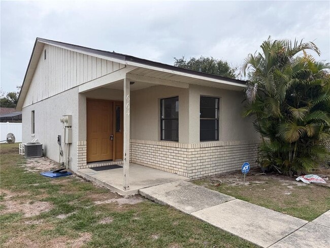 Building Photo - 664 Royalty Ct