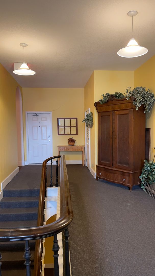 Building Photo - FURNISHED DOWNTOWN CONDO