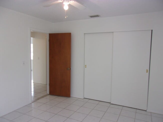 Building Photo - 2261 Maximilian Ave