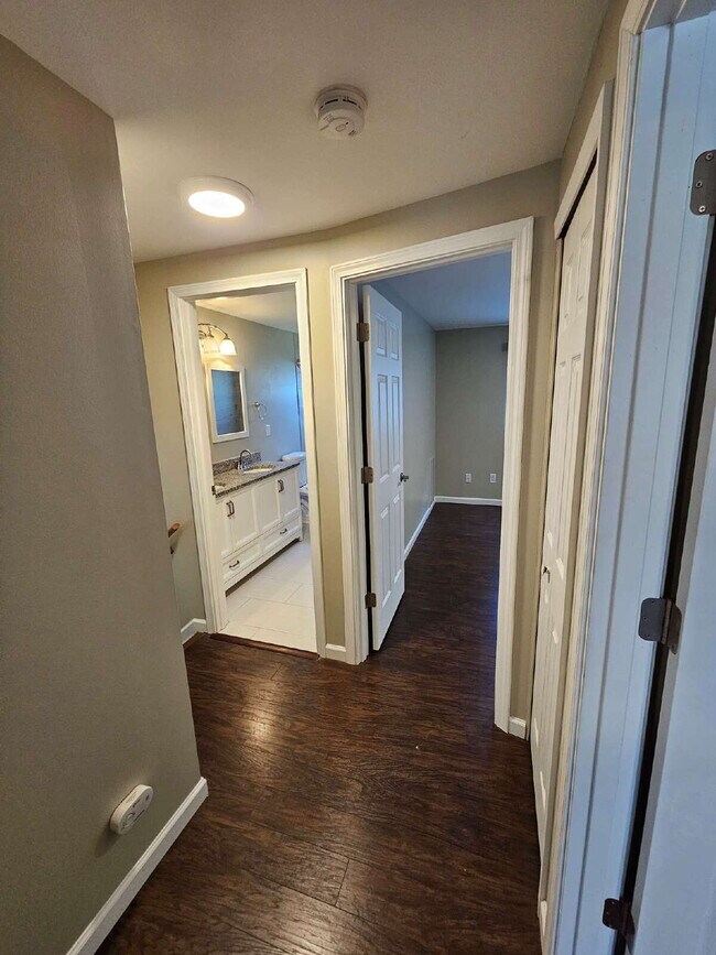 Building Photo - Clean 3-Bedroom Tri-Level, 1.5 Bath with Updated Kitchen, Great Room, Fireplace & Private Backyar...