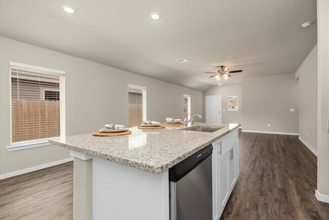 Building Photo - 13567 bay springs drive
