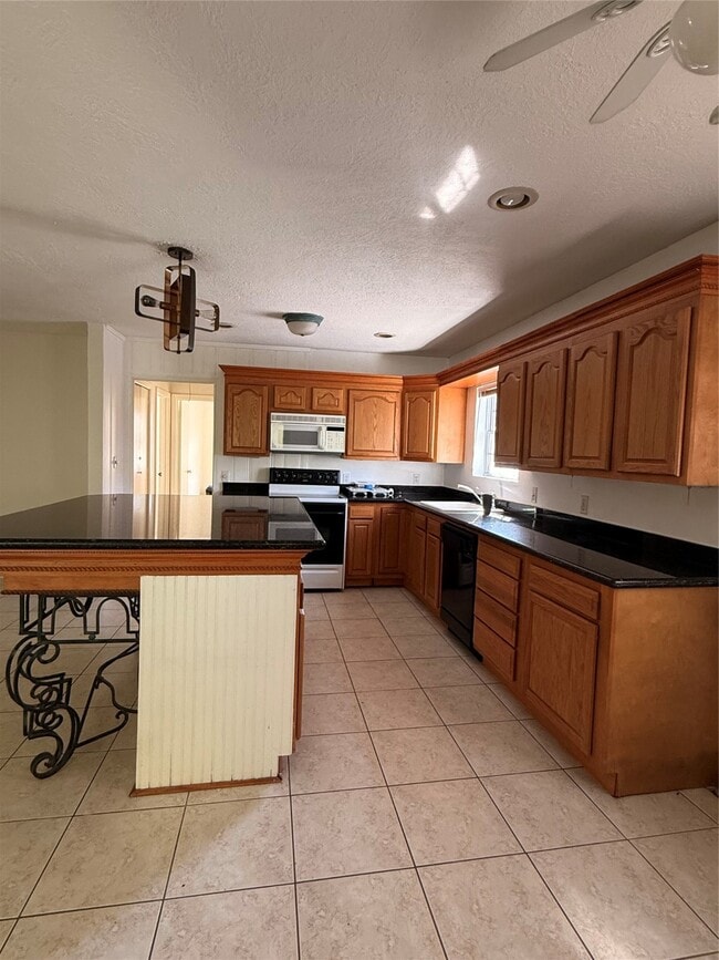 Building Photo - 5720 Parwill St