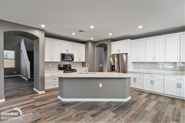 Building Photo - Stunning 4Bdm 3Ba Home with Modern Features in Waddell!