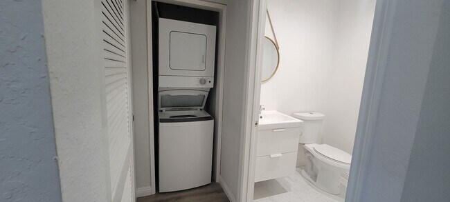 Building Photo - Welcome to our stunning 1-bedroom, 1.5-bat...