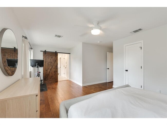 Building Photo - 8700 Mountainwood Cir