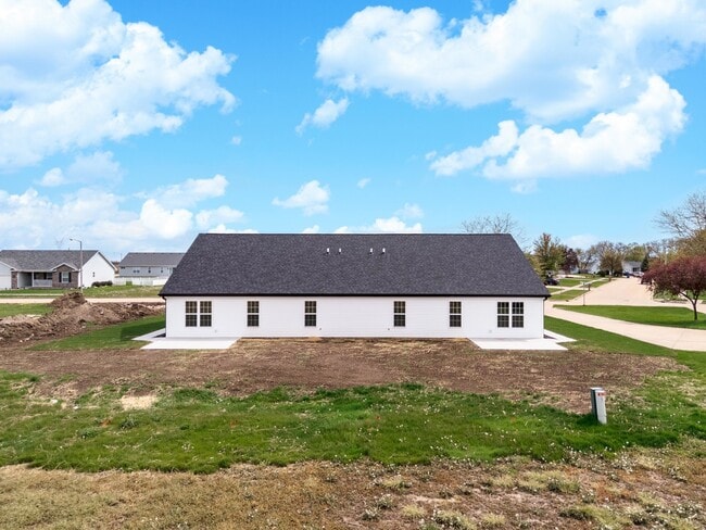 Building Photo - 516 Carriage Ct