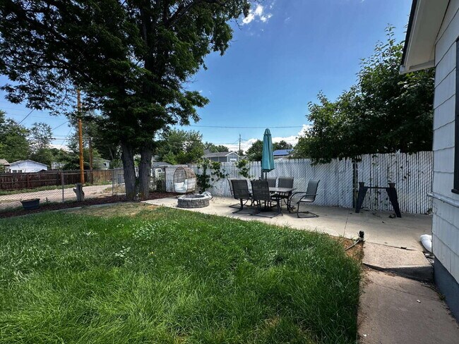 Building Photo - Charming 3-Bed Retreat with Finished Basem...
