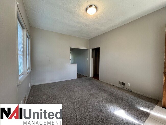 Building Photo - Two bedroom, One bathroom home for rent