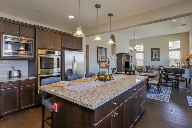 Building Photo - 3 bedroom home plus private one bedroom Ca...