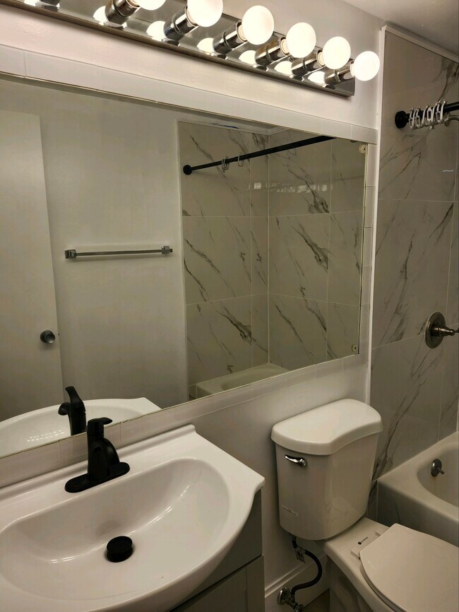 Building Photo - 282 Norwich L