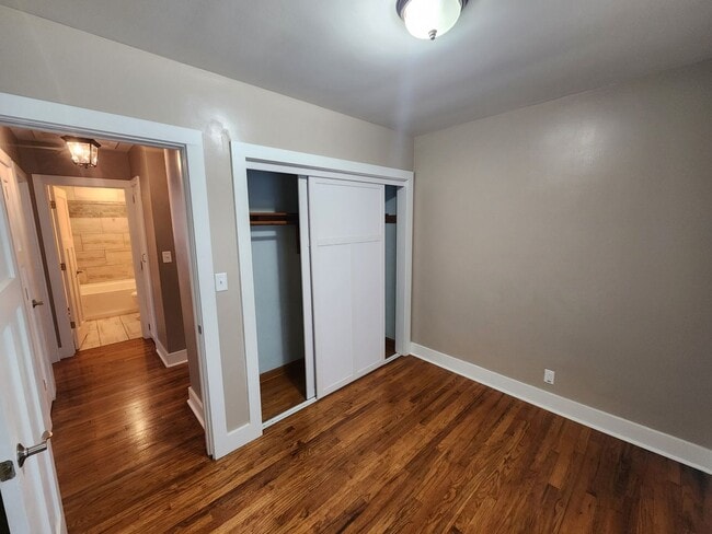 Building Photo - 4 Bedroom in East Moline  MUST SEE!!!