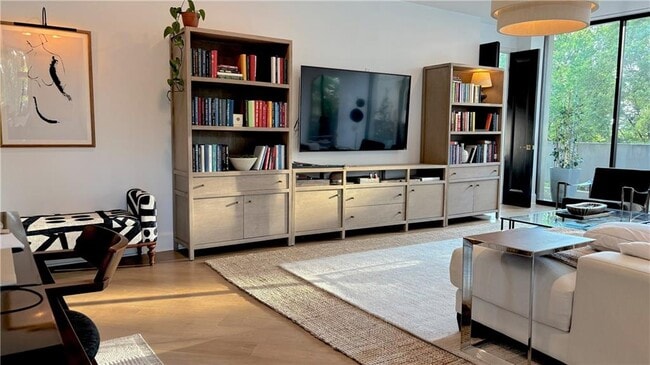 Building Photo - 2575 Peachtree Rd NE