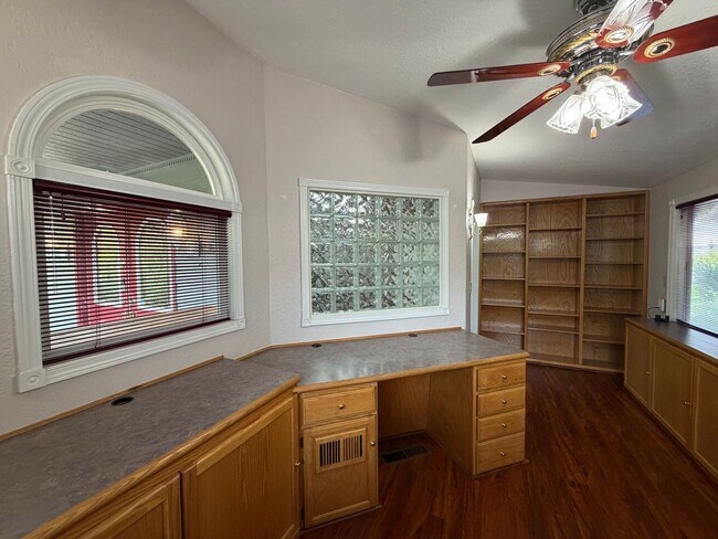 Building Photo - Rare 3-Acre 3BR Home in South Salem – Shops, Workspace & Greenhouses