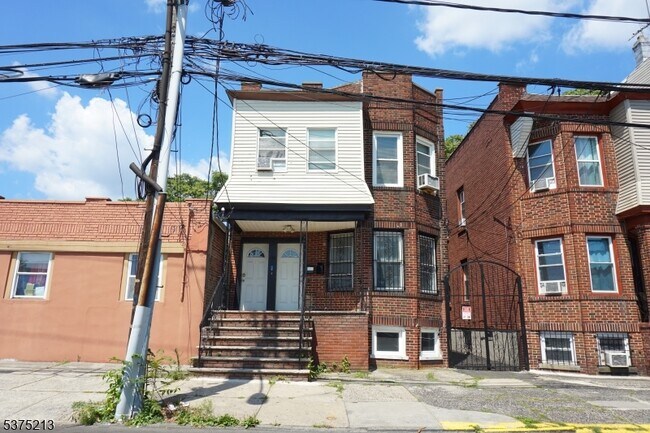 Building Photo - 124 Ridge St
