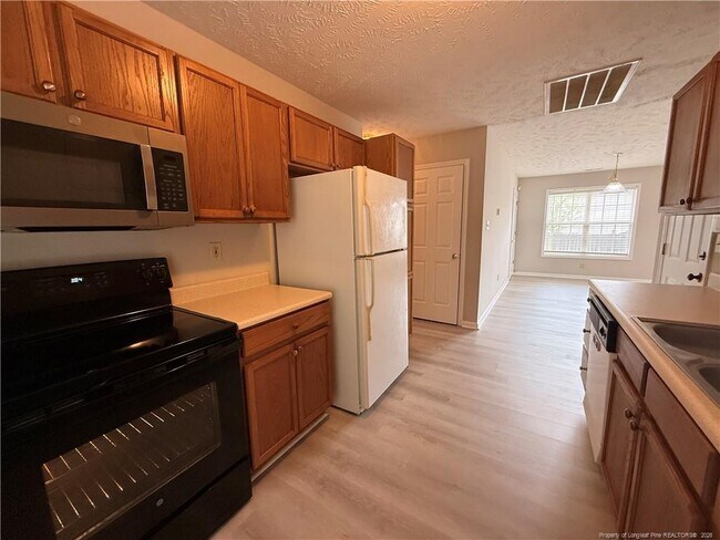 Building Photo - 105 Yasmine Dr