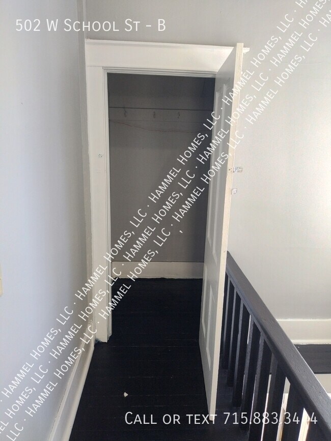 Building Photo - 502 W School St