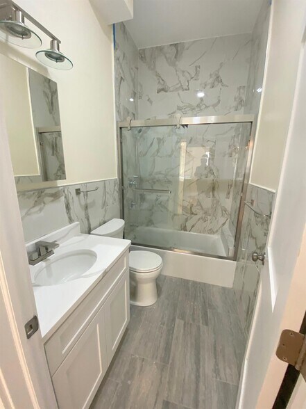 Building Photo - 32 Putnam Ave