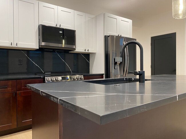 Building Photo - Townhome Driggs! 3 bedroom / 2.5 bath with...