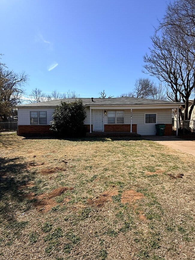 Building Photo - Spacious 3 Bed 1 Bath - Burkburnett