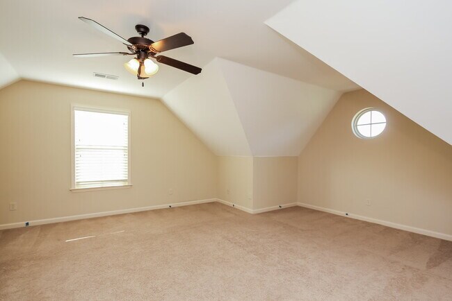 Building Photo - 3167 Pinetree Loop N