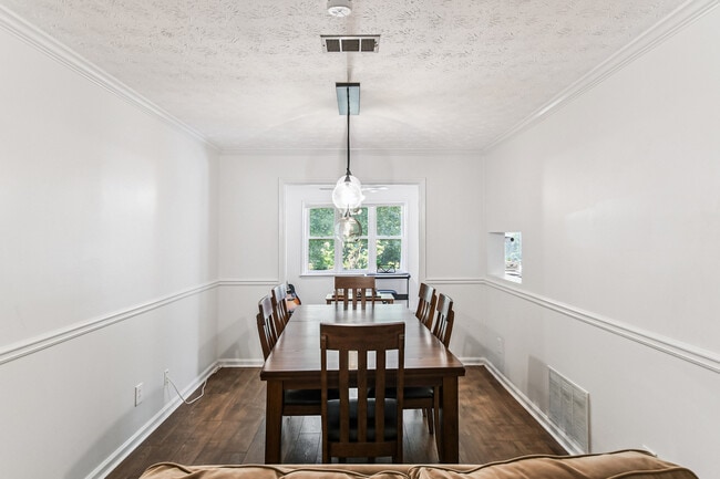 Building Photo - 19 Normandy Ct