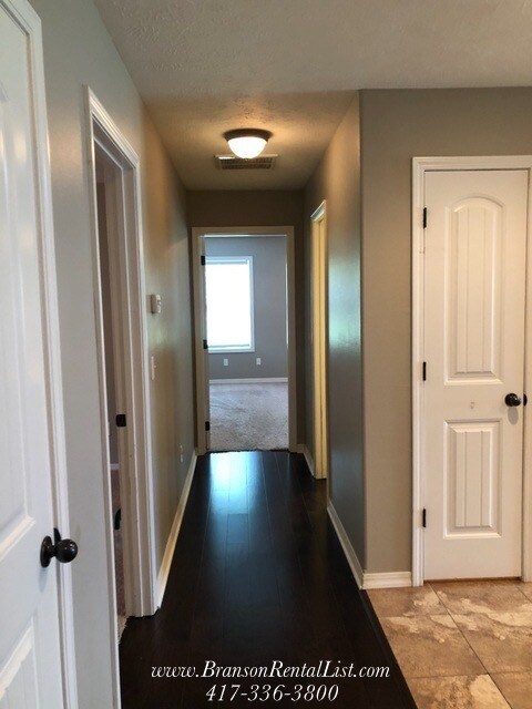 Building Photo - Over 2,000 sqft on one level